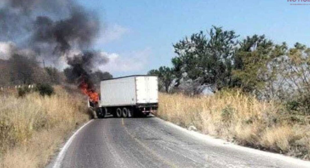 Michoacán vive una jornada de bloqueos tras operativo contra “El Camaleón”*