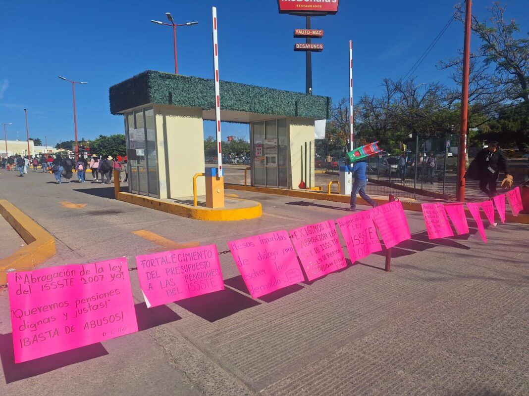 Sección 22 anuncia toma de casetas, oficinas y tiendas en Oaxaca durante paro de 48 horas