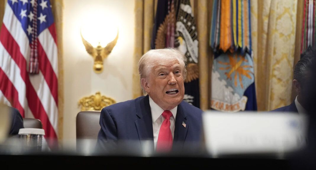 Trump plantea dejar expirar el T-MEC y negociar un nuevo acuerdo con México y Canadá