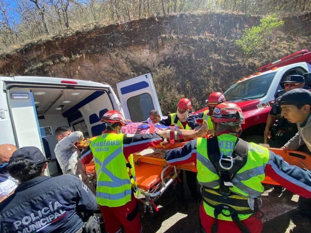 Dos motociclistas fallecen tras choque frontal en la carretera a Ixtlán