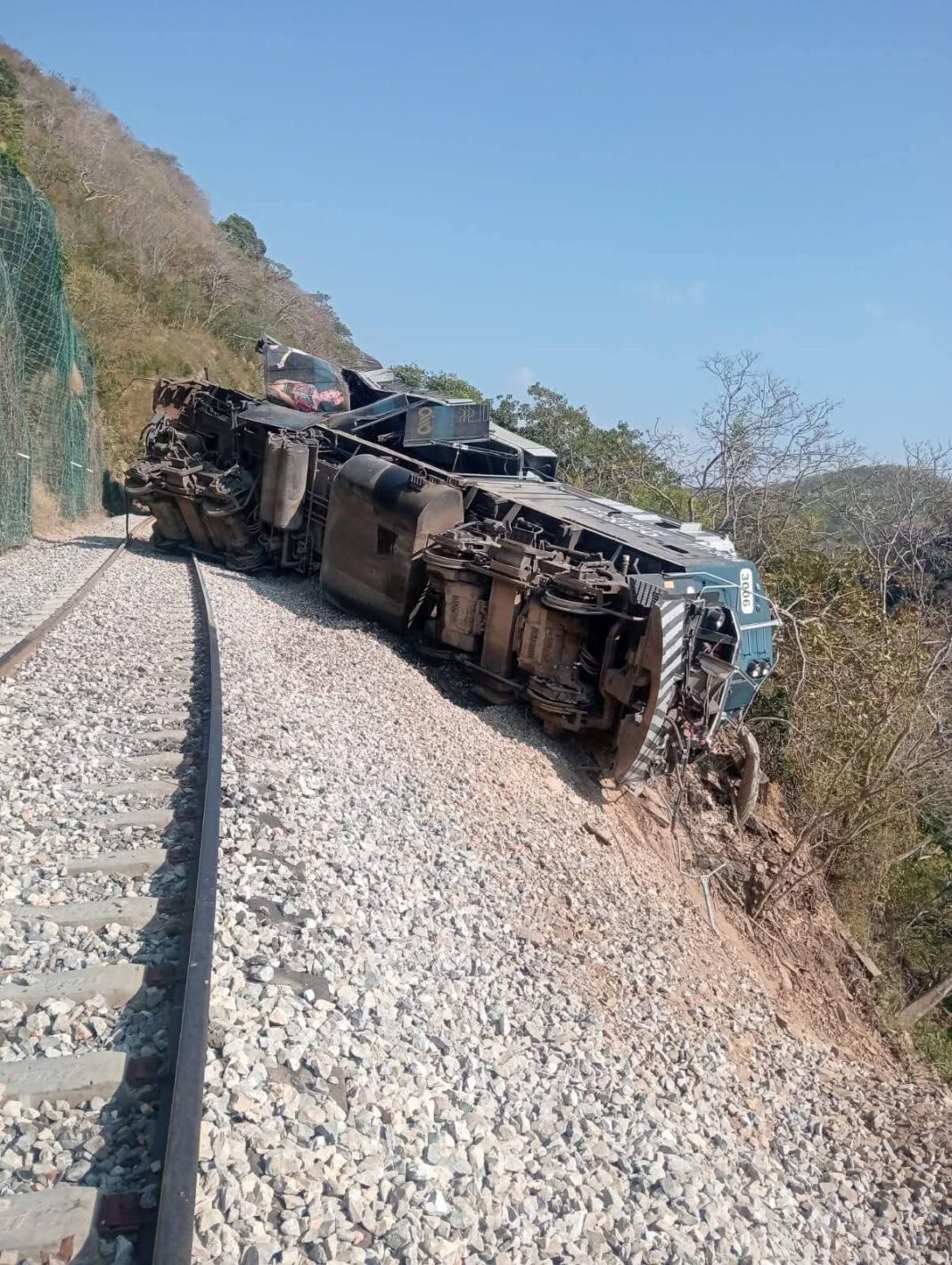 Descarrila Tren Interoceánico en Oaxaca con 241 pasajeros a bordo; hay al menos 15 heridos