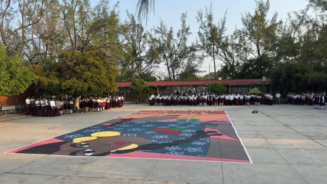 Entre violencia y prevención: mural en Juchitán busca frenar lo que la realidad rebasa